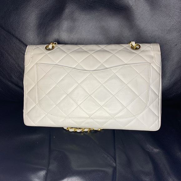 Vintage 1980s Chanel White Quilted Flap Bag - Picture 2 of 14